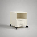 Comodino rettangolare in acciaio con cassetto, nicchia aperta e ruote, bianco e nero, 40 × 40 × 55 cm