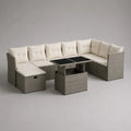 Salone giardino esterno con 8 sedili in resina intrecciata e acciaio grigio, cuscini crema, 2 tavoli quadrati, 250 × 190 × 75 cm
